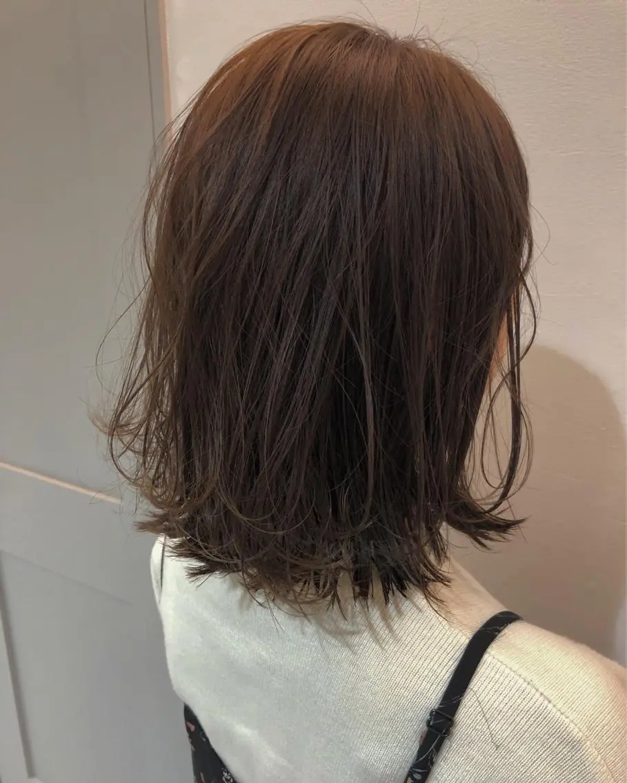 ミディアム カラー 比嘉 千咲のヘアスタイル