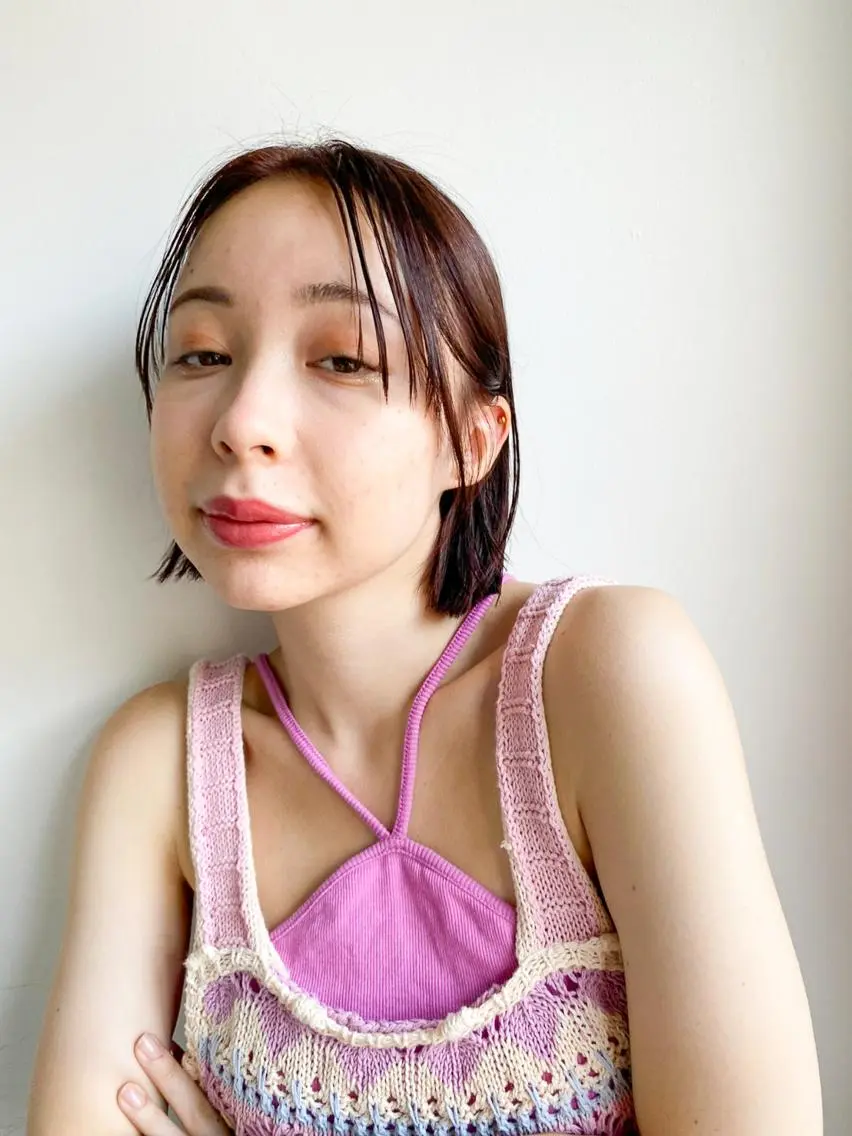ミディアム パーマ カラー アディクシーカラー ブリーチ ブロンド ブルーカラー ハイライトカラー CEINE+ officialのヘアスタイル