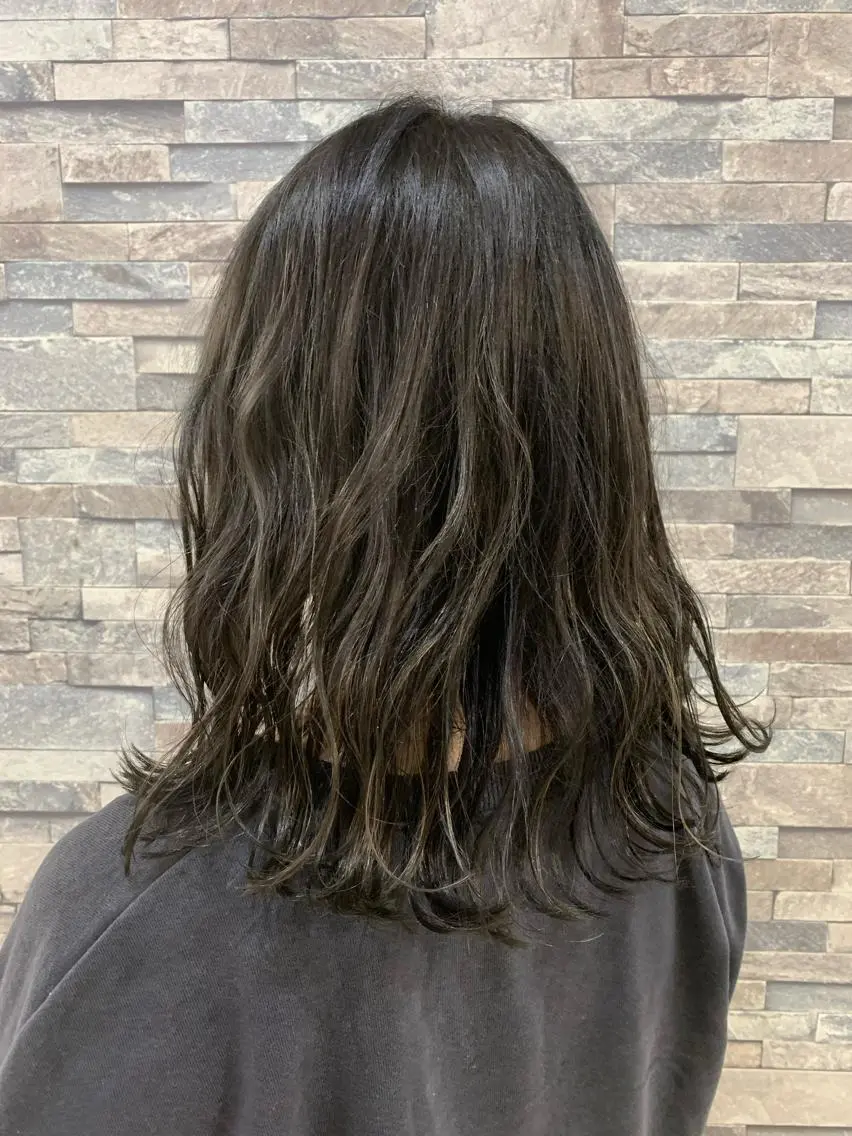 ミディアム カラー ハイトーン Arphyのヘアスタイル