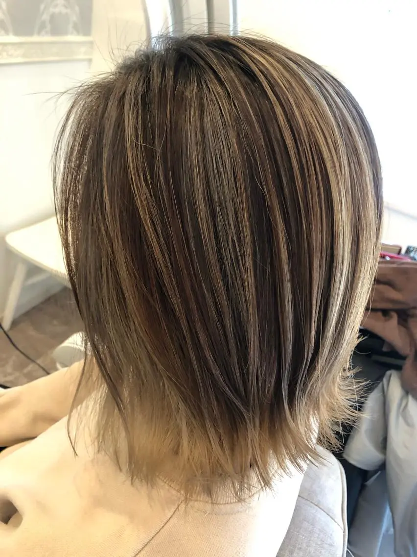 ミディアム ボブ レイヤーカット 外ハネヘア La.fleur ラ.フルールのヘアスタイル