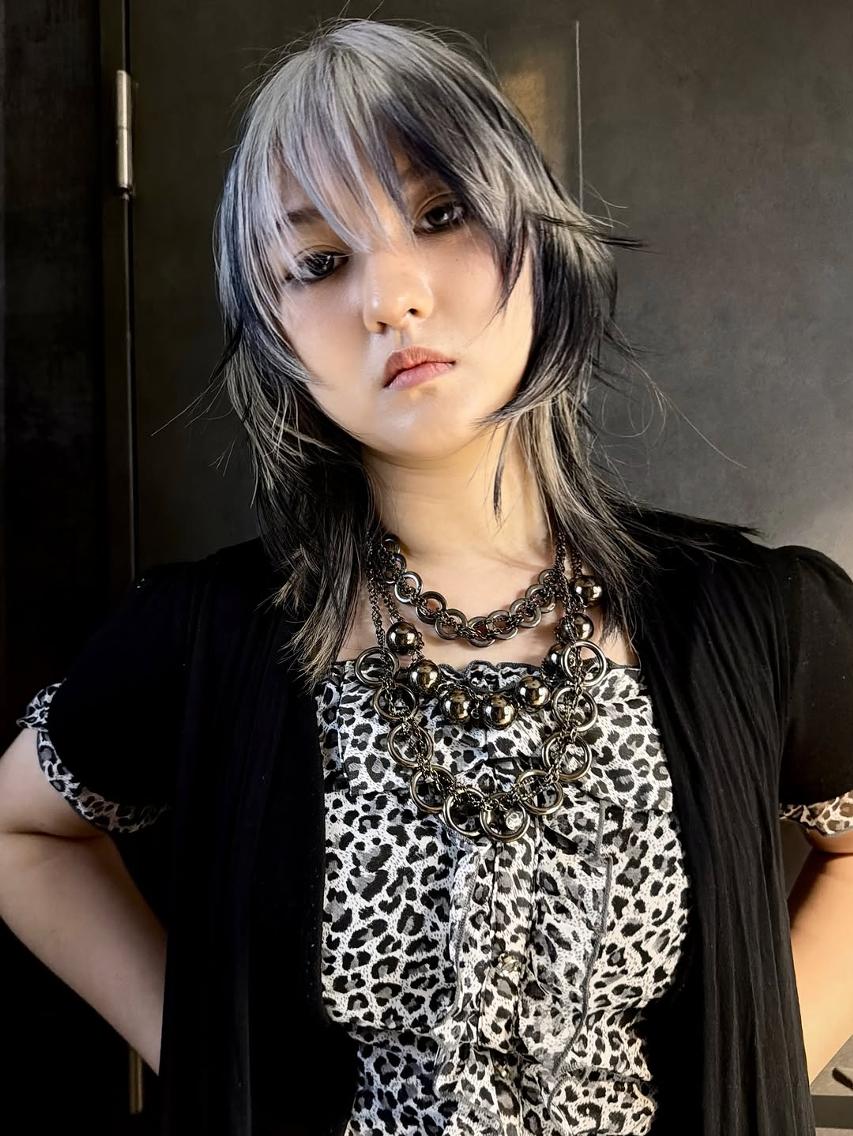 ミディアム カラー レイヤーカット ウルフカット カット ヘアカラー トリートメント ウルフレイヤー/ 中性ウルフ/タカハシのヘアスタイル
