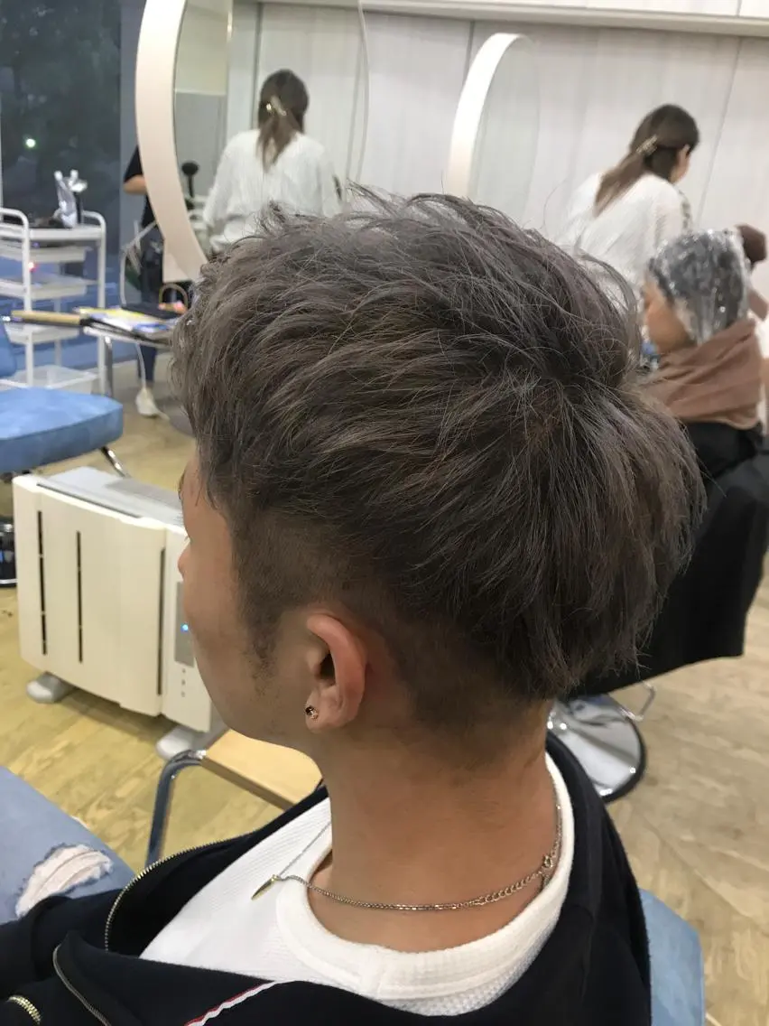 ショート カラー シルバー 松井 敬太郎のヘアスタイル