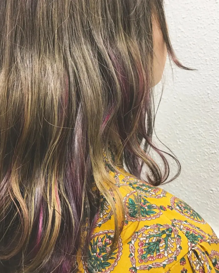 カラー ヘアアレンジ インナーカラー ピンクカラー バイオレットカラー イエローカラー にった みずきのヘアスタイル