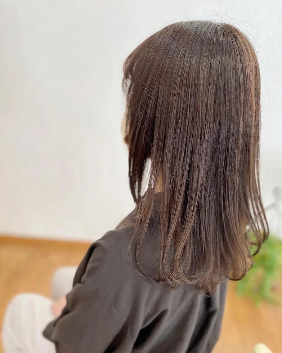 セミロング カラー ベージュカラー フォギーベージュ 荒木 ひろかのヘアスタイル