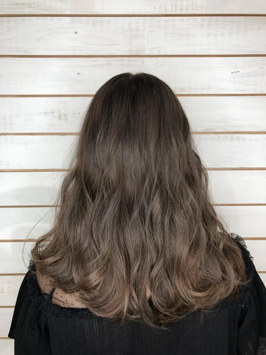 セミロング カラー アッシュ アッシュグレー アッシュグレージュ グレージュ ヘアカラー トリートメント 🧡艶髪/エクステ 🫧🧡YUKI❄️のヘアスタイル