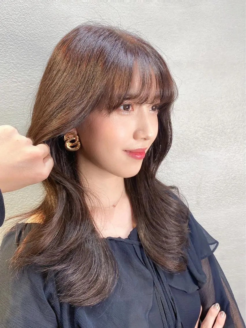 ミディアム くびれヘア 韓国風ヘア シースルーバング 透明感カラー×小 顔レイヤー♡ヒデさんのヘアスタイル
