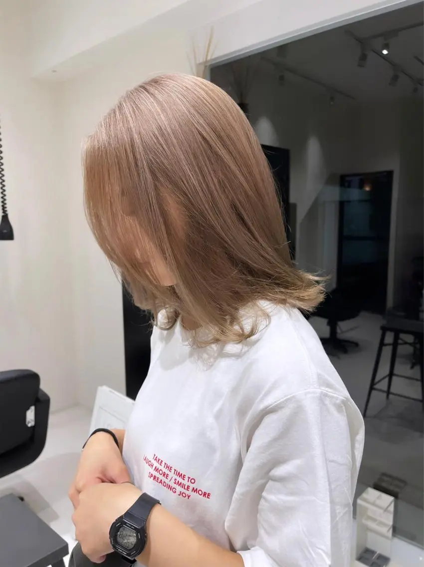 ミディアム カラー 韓国レイヤー×艶髪 ハイトーンRyukiのヘアスタイル