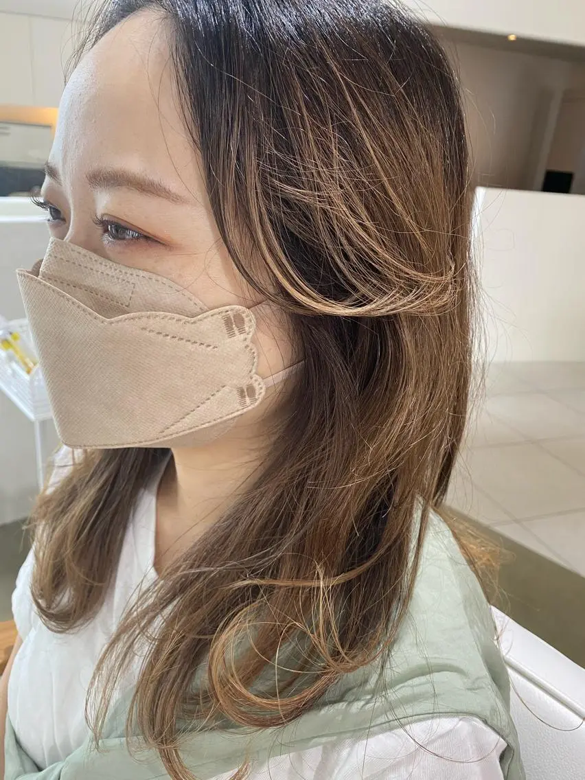 セミロング 顔まわりレイヤー レイヤーカット I nagiのヘアスタイル