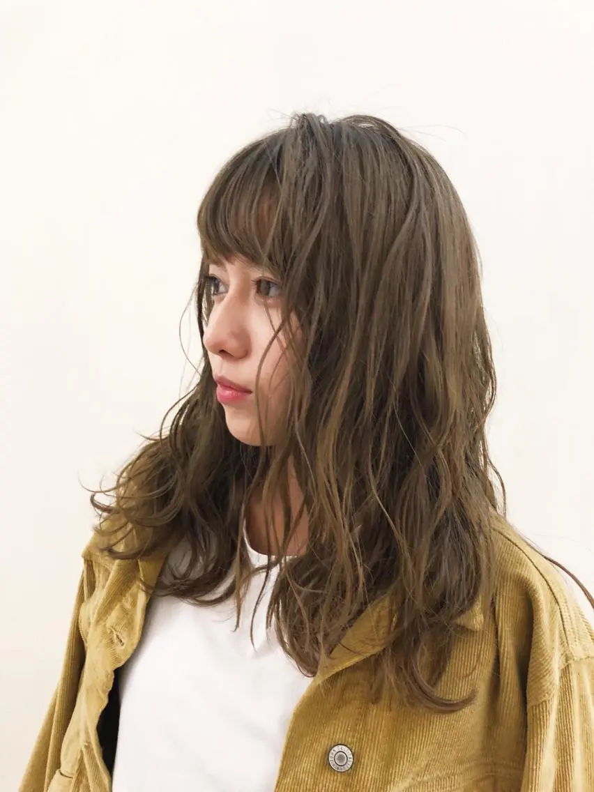 ミディアム アッシュ エクステ ハイトーン 💭黒崎ハルカのヘアスタイル