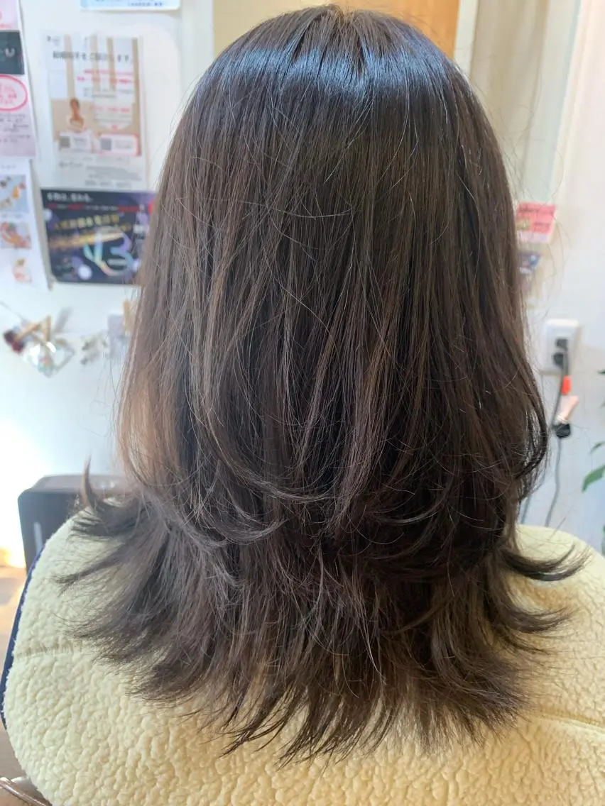 セミロング カラー 石川 奈緒子のヘアスタイル