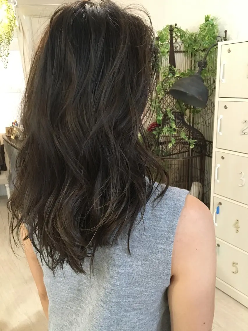 ミディアム セミロング エクステ(レミー毛) NINEのヘアスタイル