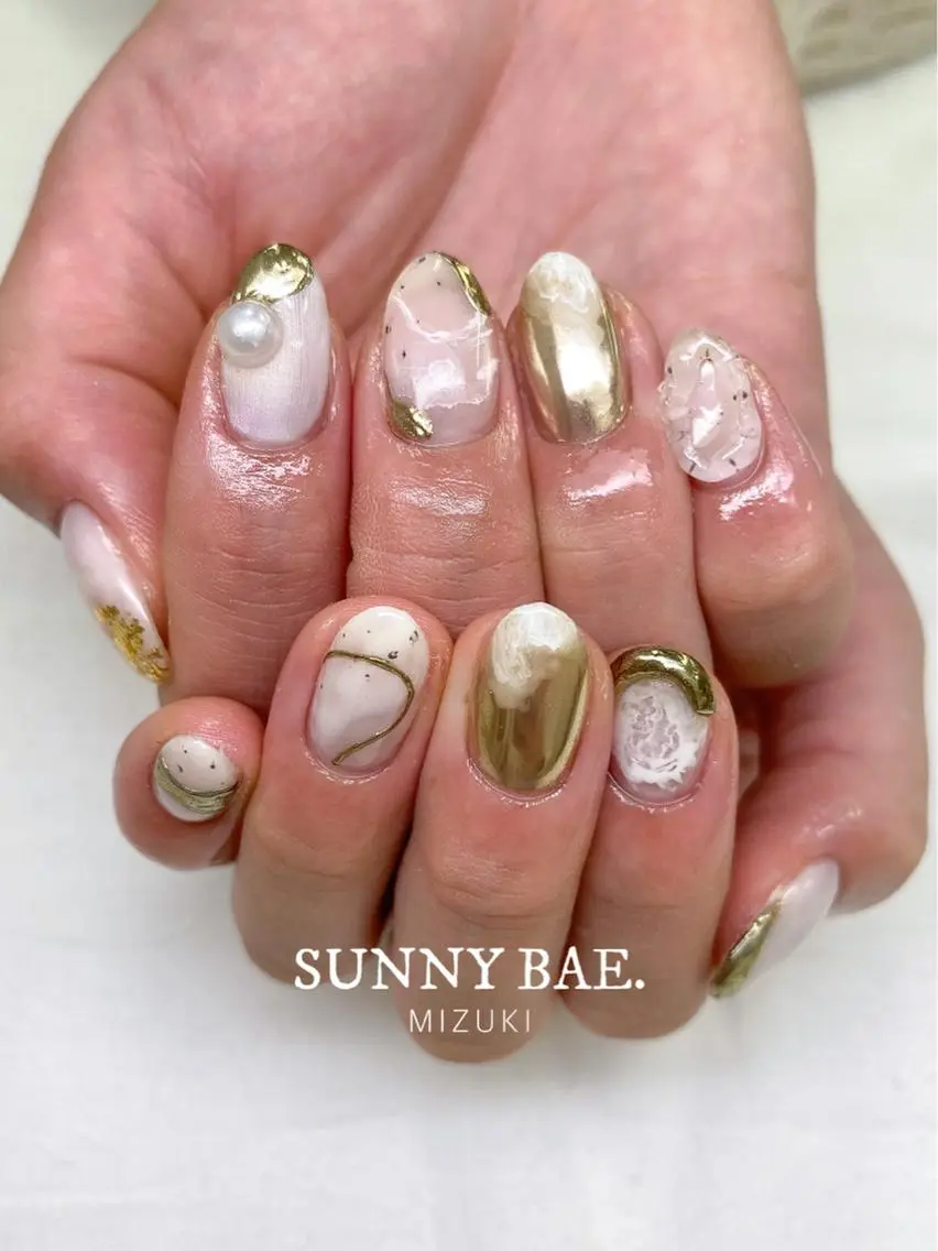 ネイル 成人式 ジェルネイル ゴールド ミラーネイル ニュアンスネイル フットネイル 🕊 MIZUKIのネイルデザイン
