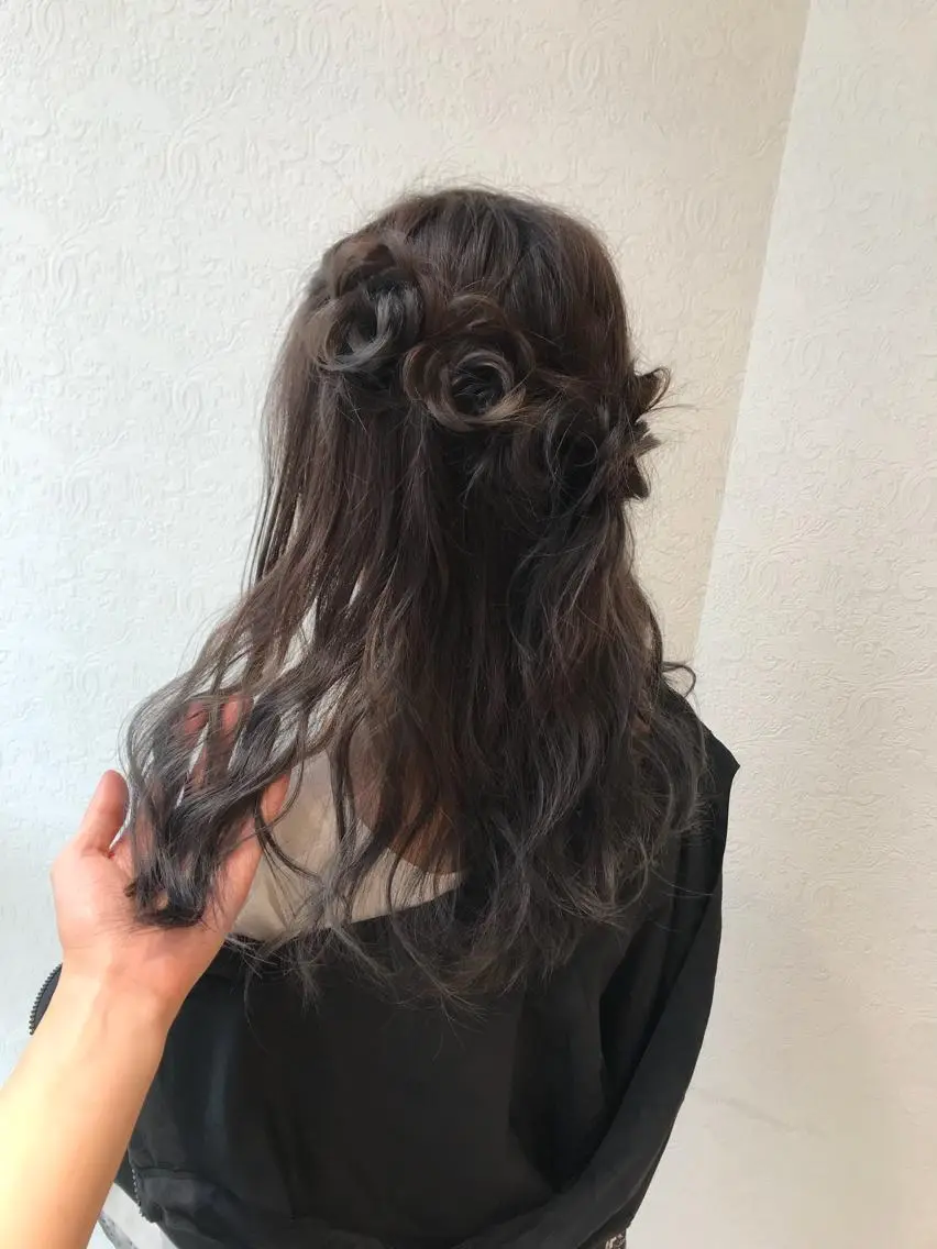 カラー ブリーチ グラデーションカラー グレージュ YUI𓍯エクステ /ニュアンスカラーのヘアスタイル