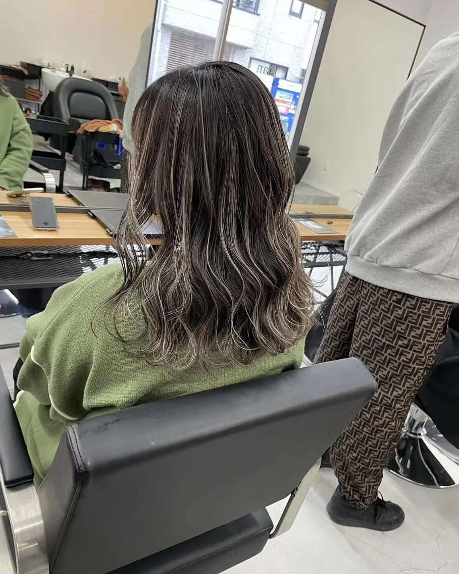 セミロング カラー パーマ ヘアアレンジ ネイル マツエク・マツパ アイブロウ ショートボブ セミロングパーマ バレイヤージュ ブリーチ ケアブリーチ カラー特化サロン大阪 ルービック江坂/新城のヘアスタイル