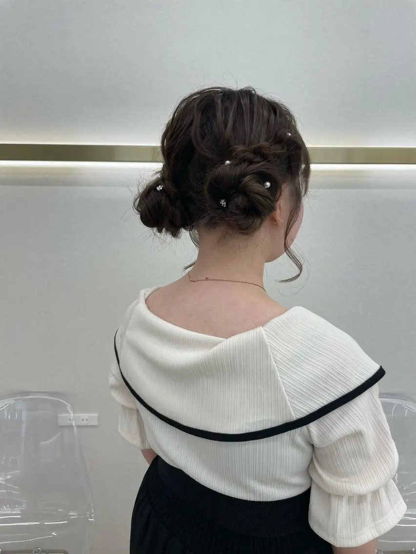 セミロング ヘアアレンジ お団子ヘア CARELLY Rukaのマツエク・マツパデザイン