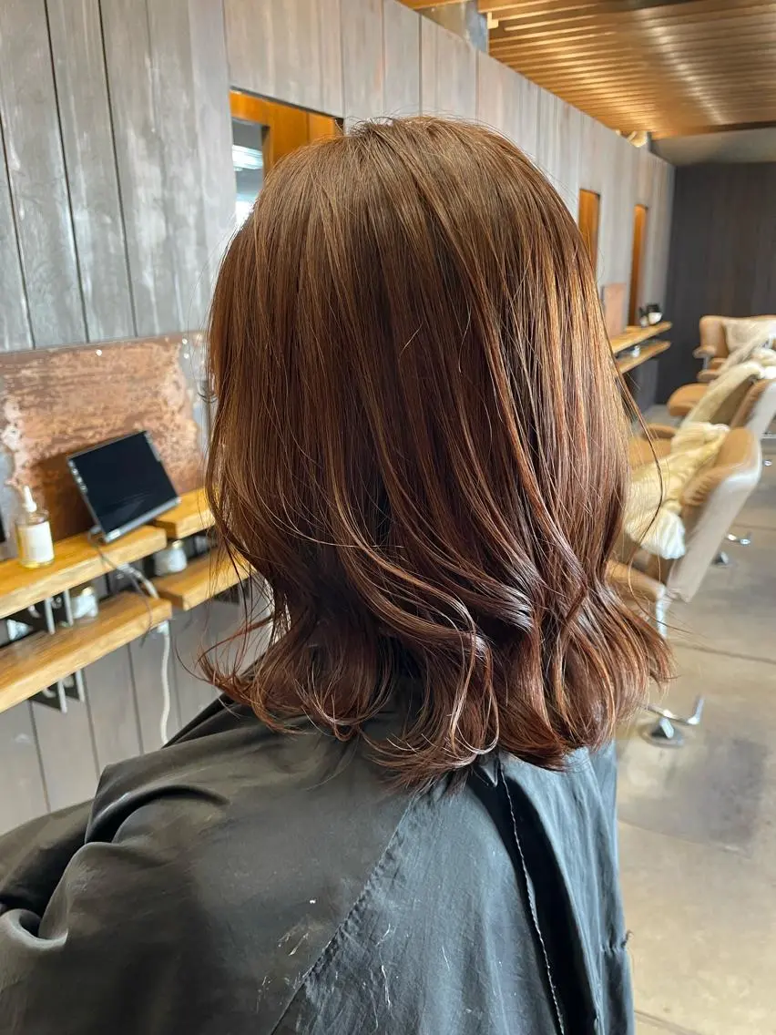 ミディアム カラー 栗原 瑠世のヘアスタイル