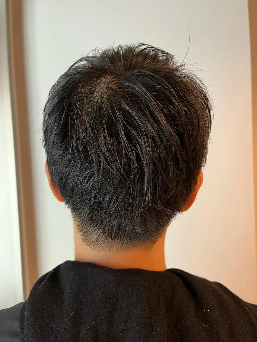 ショート メンズ ヘアカラー うしだ かおるのヘアスタイル