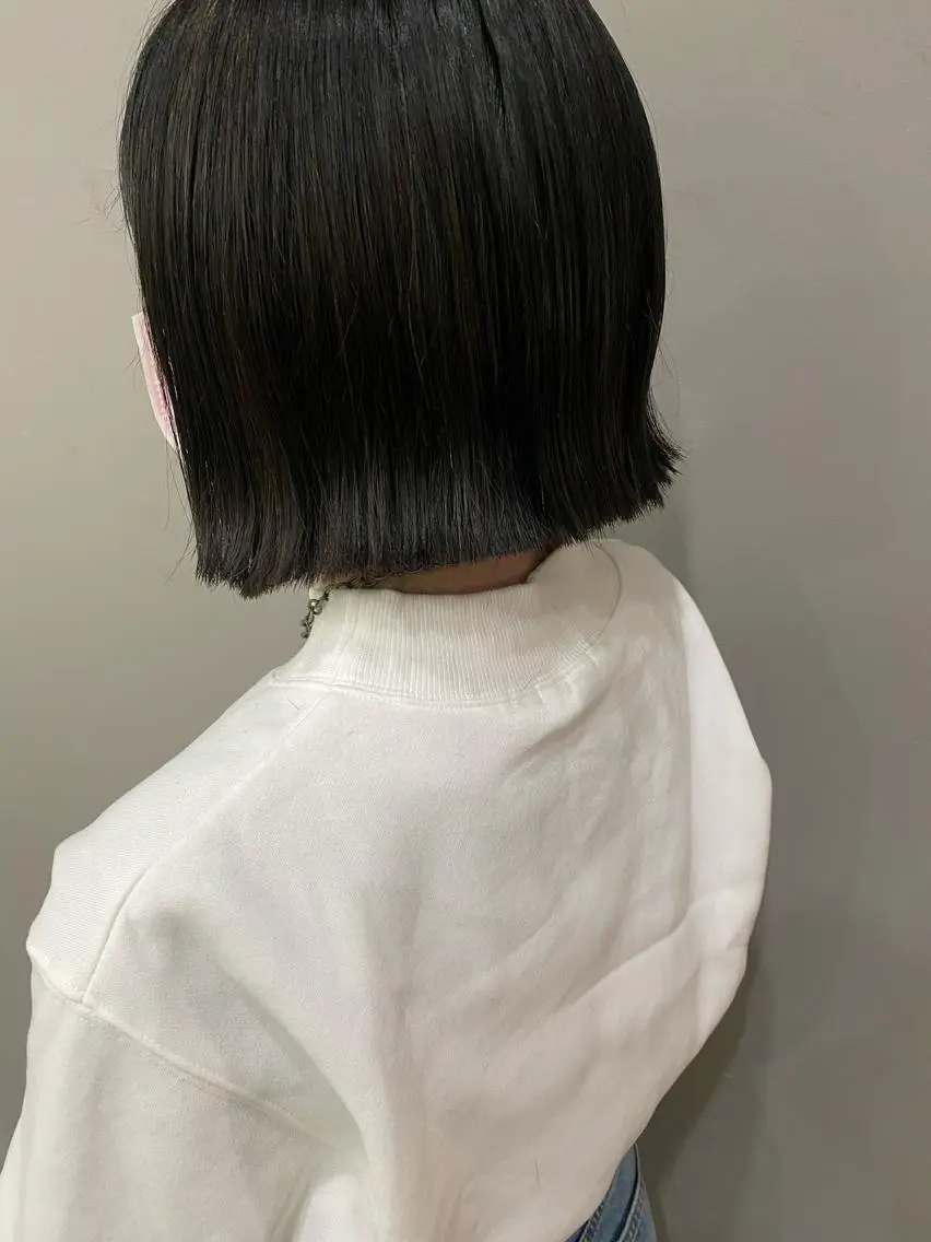 ミディアム カラー パーマ ヘアアレンジ メンズ キッズ ネイル マツエク・マツパ 切りっぱなしボブ ボブ インナーカラー/ KANAのヘアスタイル