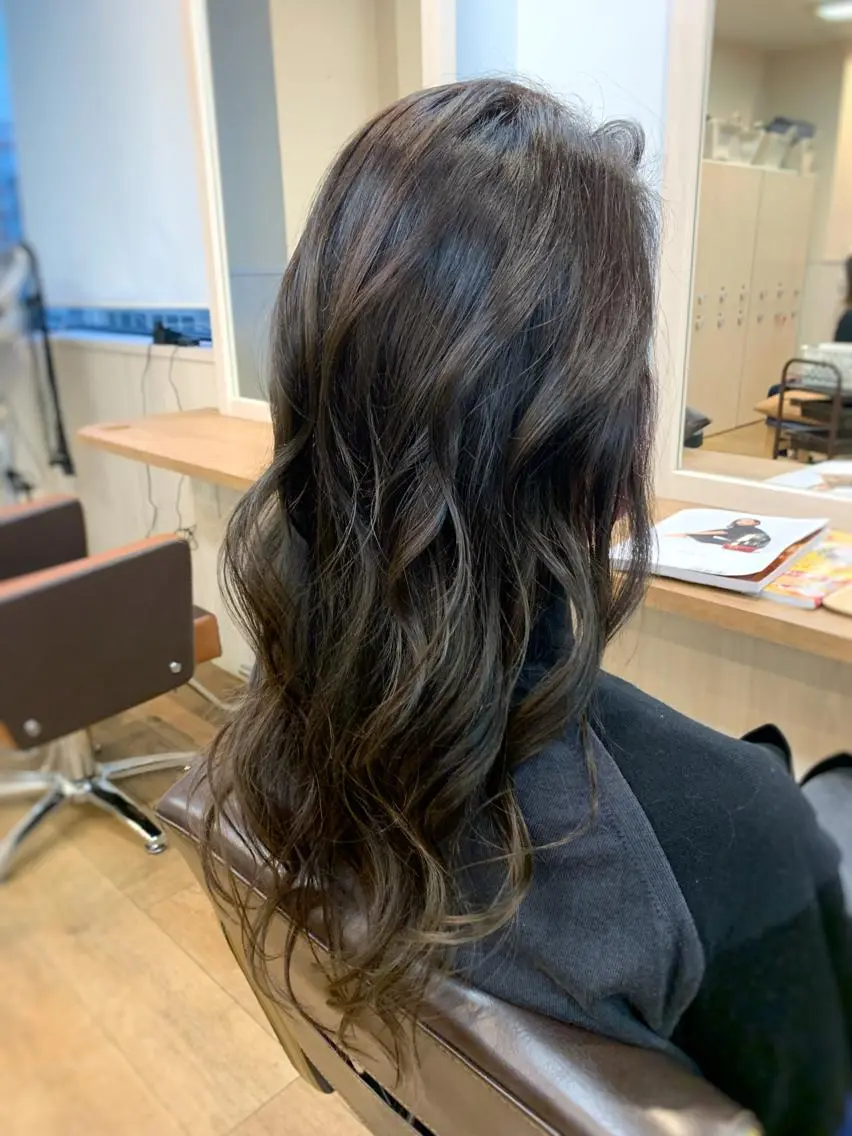 ロング カラー ブリーチ グラデーションカラー ハイライトカラー ブリーチなしカラー ハイライト NUMBER 天王寺 🌼yuriのヘアスタイル