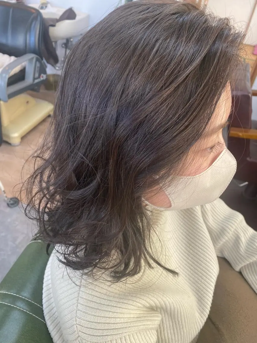 セミロング アッシュ カット ヘアカラー トリートメント 永沼 真依のヘアスタイル