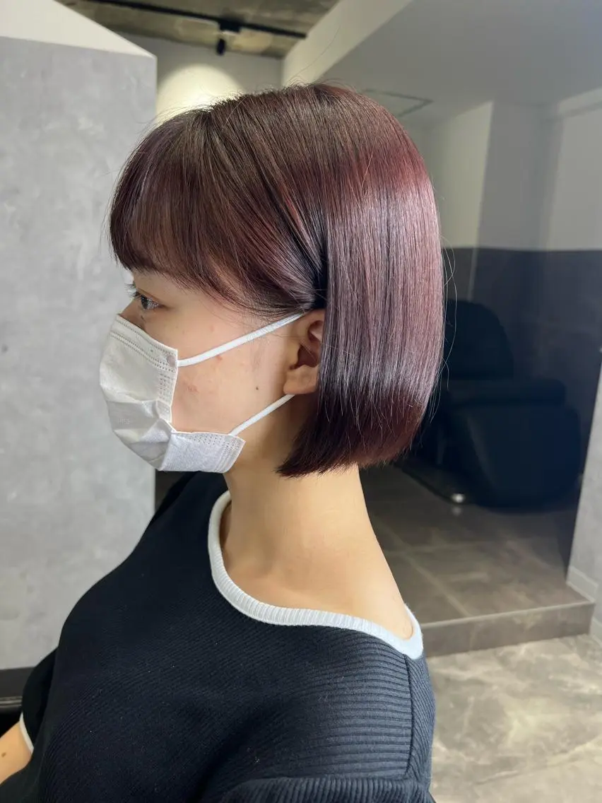 ショート カラー ヘアアレンジ ベージュカラー ブリーチ ダブルカラー ミルクティーベージュ 韓国風ヘア hiiko顔まわり カットのヘアスタイル