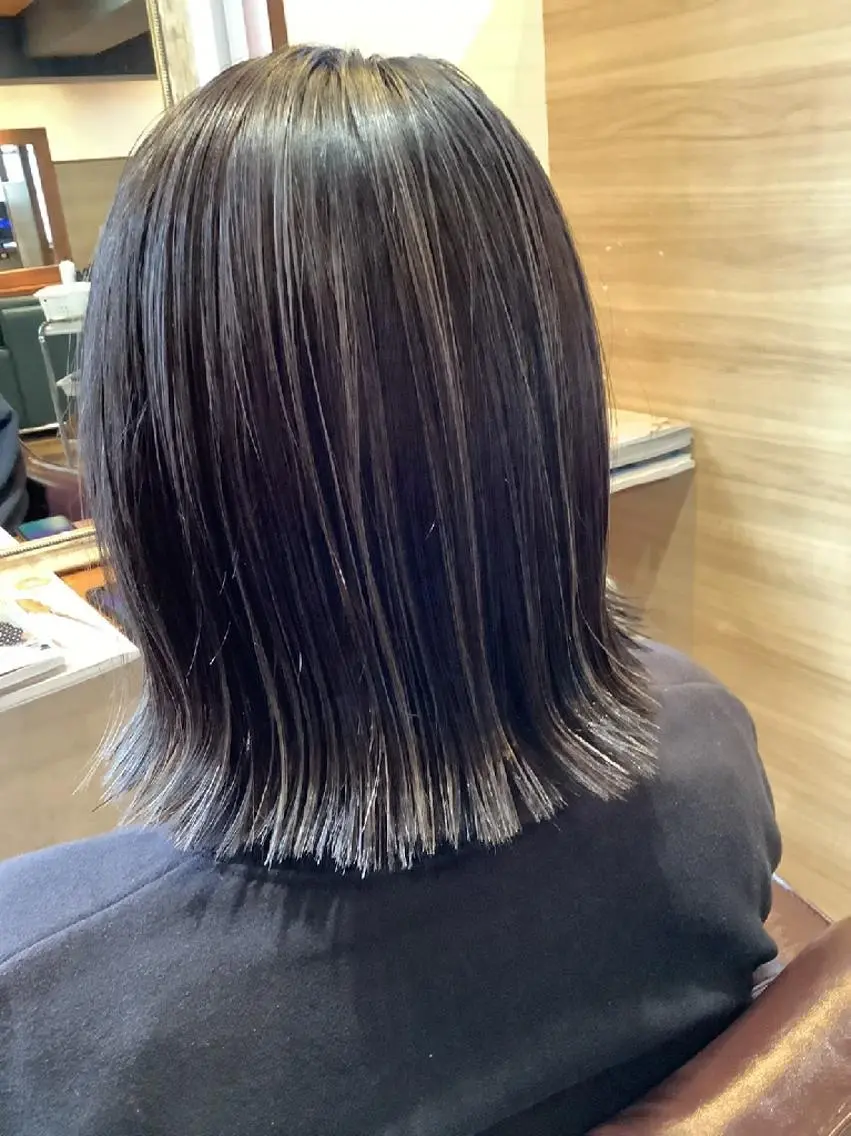 カラー ハイライトカラー シルバー 稲田 全将のヘアスタイル