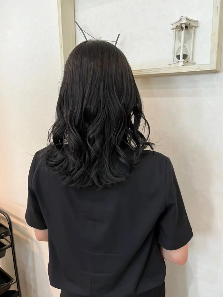 セミロング カラー パーマ ヘアアレンジ アディクシーカラー アッシュ バレイヤージュ ベージュカラー ブリーチ N° +aero 横浜のヘアスタイル