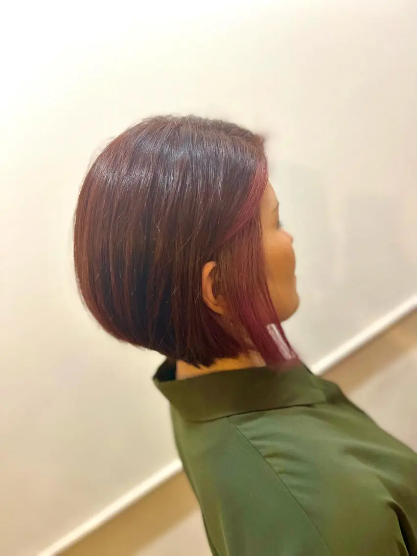 ミディアム カラー ミストバング フェイスフレーミング ピンクカラー レッドカラー ヘアカラー Style Tのヘアスタイル