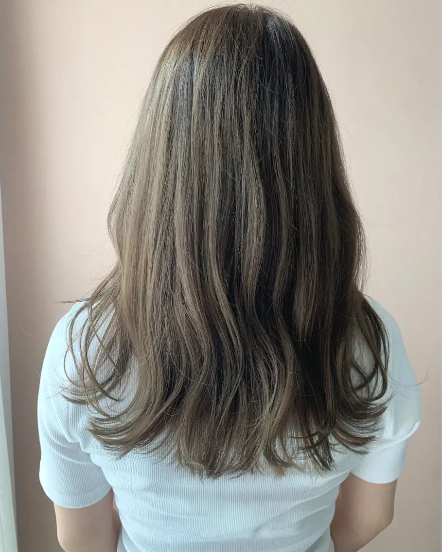 ロング カラー アッシュ アッシュグレー アッシュグレージュ 透明感カラー グレージュ カット ヘアカラー トリートメント hubhair レイヤー/透明感のヘアスタイル