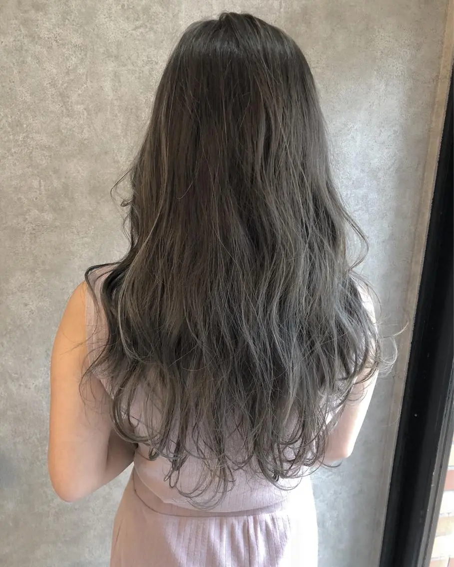 ロング カラー 顔周りレイヤーカット ブリーチminamiのヘアスタイル