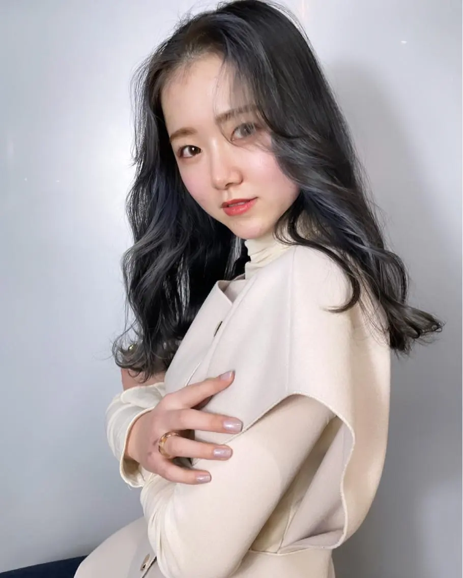 セミロング カラー ヘアアレンジ デザインカラー 髙塚碧🇰🇷 韓国ヘア🎗️のヘアスタイル