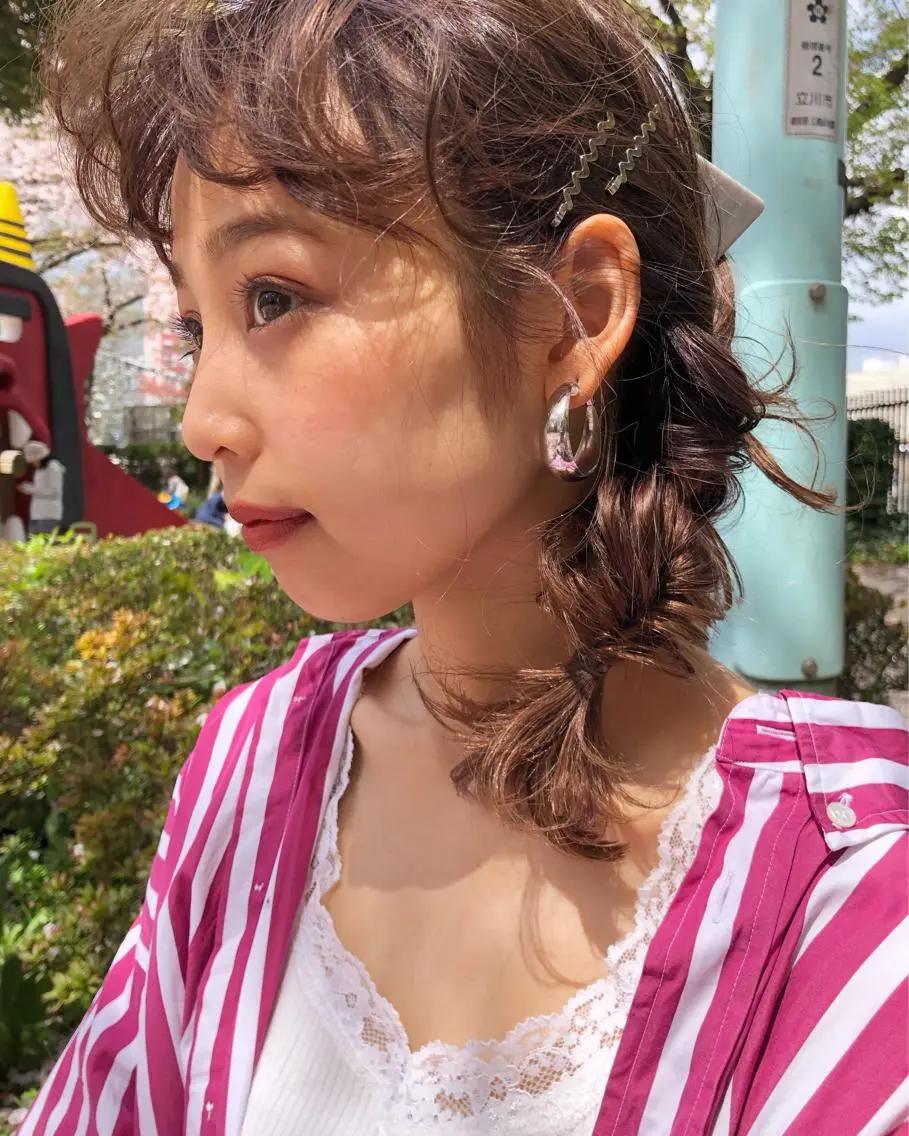 セミロング カラー ヘアアレンジ 顔周りレイヤーカット ブリーチminamiのヘアスタイル
