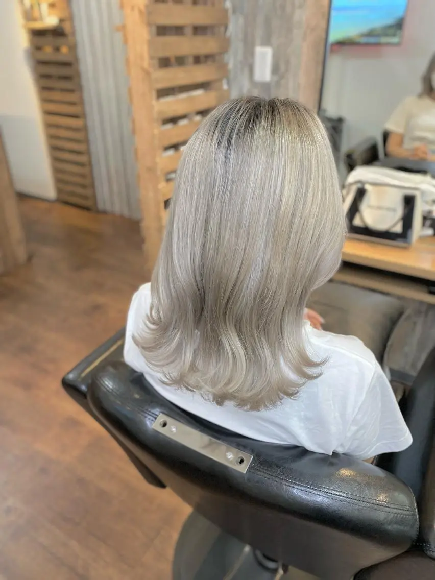 ミディアム カラー ブロンド ホワイトブロンド カット ヘアカラー トリートメント Luzir⭐︎ GEN⭐︎のヘアスタイル