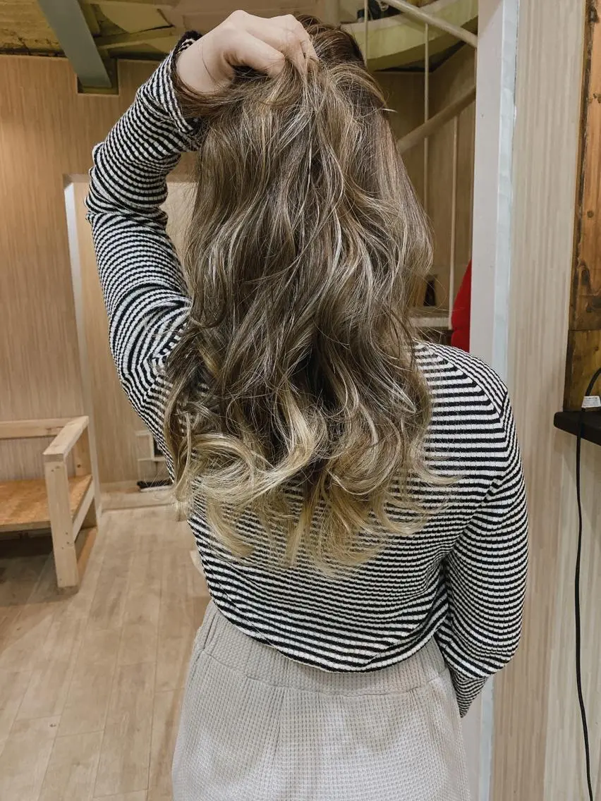 セミロング カラー パーマ ヘアアレンジ バレイヤージュ ベージュカラー レイヤーカット ヘアカラー nico【代表】 市川 拓也のヘアスタイル