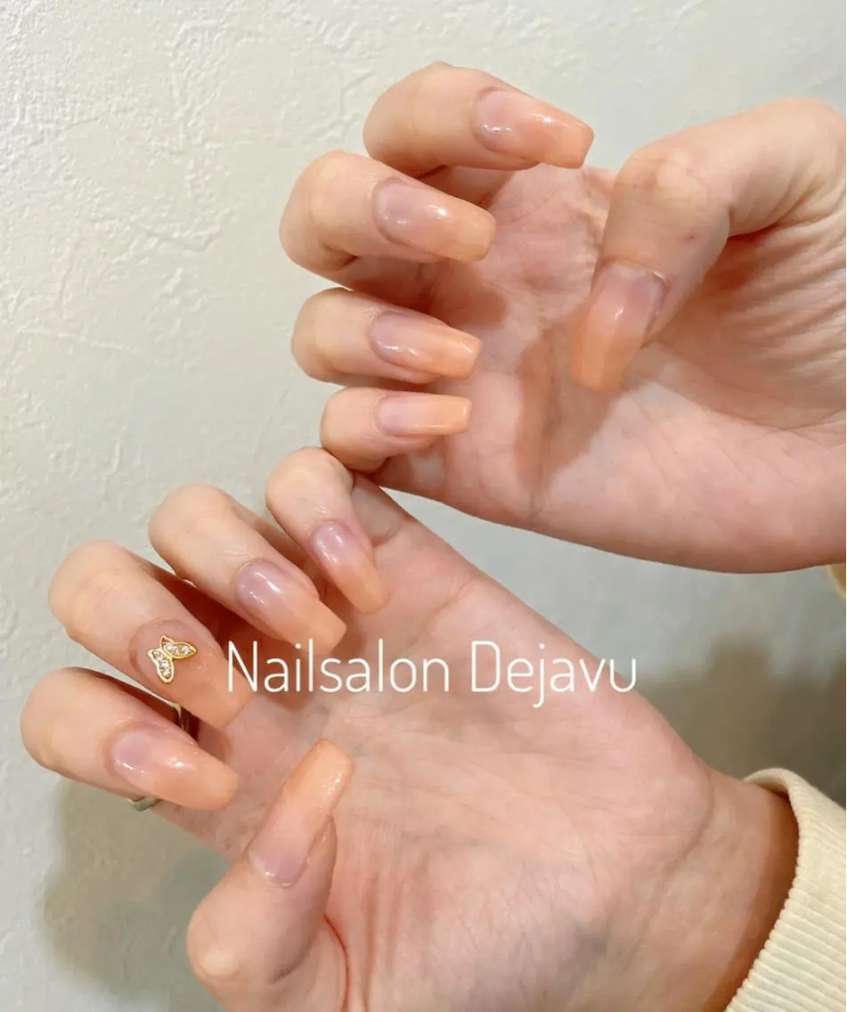 ネイル アートネイル ジェルネイル グラデーション ストーンネイル ハンドネイル Nail salon Dejavu 🌿のネイルデザイン