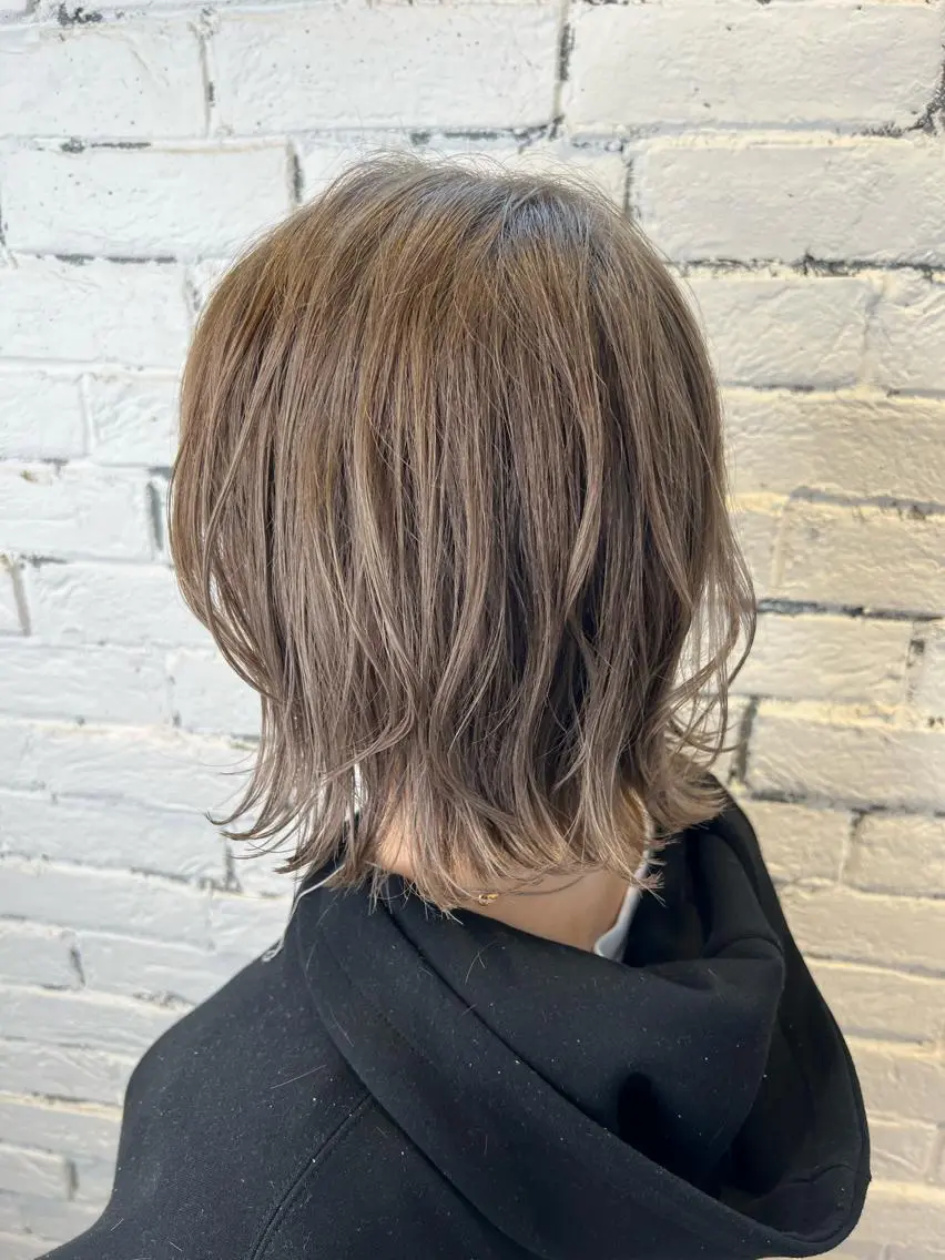 ミディアム カラー ベージュカラー ブリーチ 前田 輝のヘアスタイル