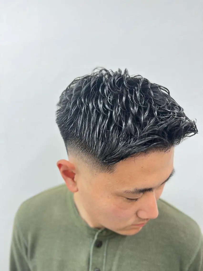 ショート パーマ メンズ 木下 紗綾のヘアスタイル