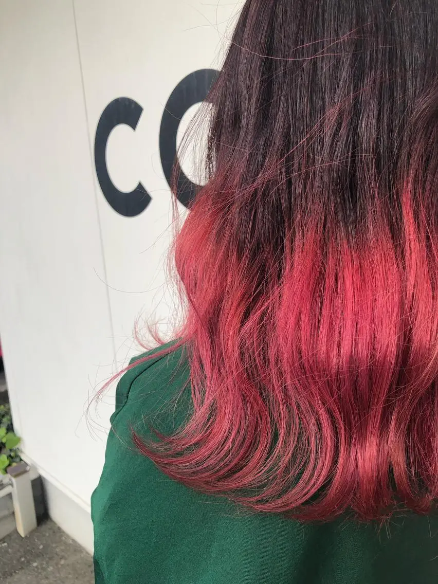 カラー グラデーションカラー ピンクカラー カット ヘアカラー ラーム 乃木店のヘアスタイル