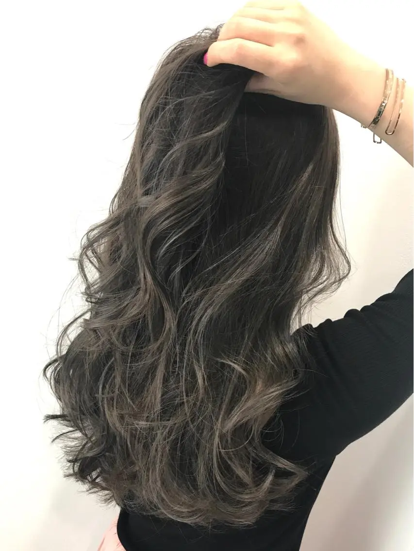 ロング カラー グレージュ ラベンダーカラー ラベンダーグレージュ ラベンダーグレー 若杉 諒のヘアスタイル