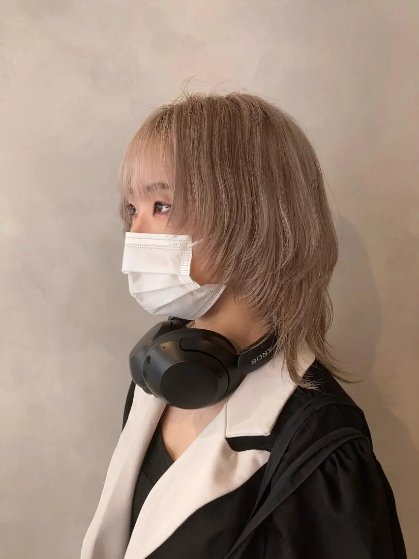 ミディアム カラー ハイトーンカラー ウルフカット カット 大西将司 | スパイラルパーマのヘアスタイル