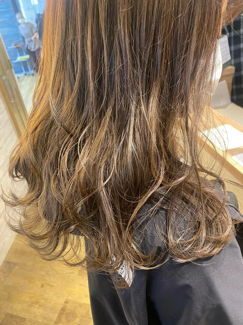 ミディアム カラー ベージュカラー ブリーチ ブリーチなしカラー 遠藤沙也加 /レイヤーカットのヘアスタイル
