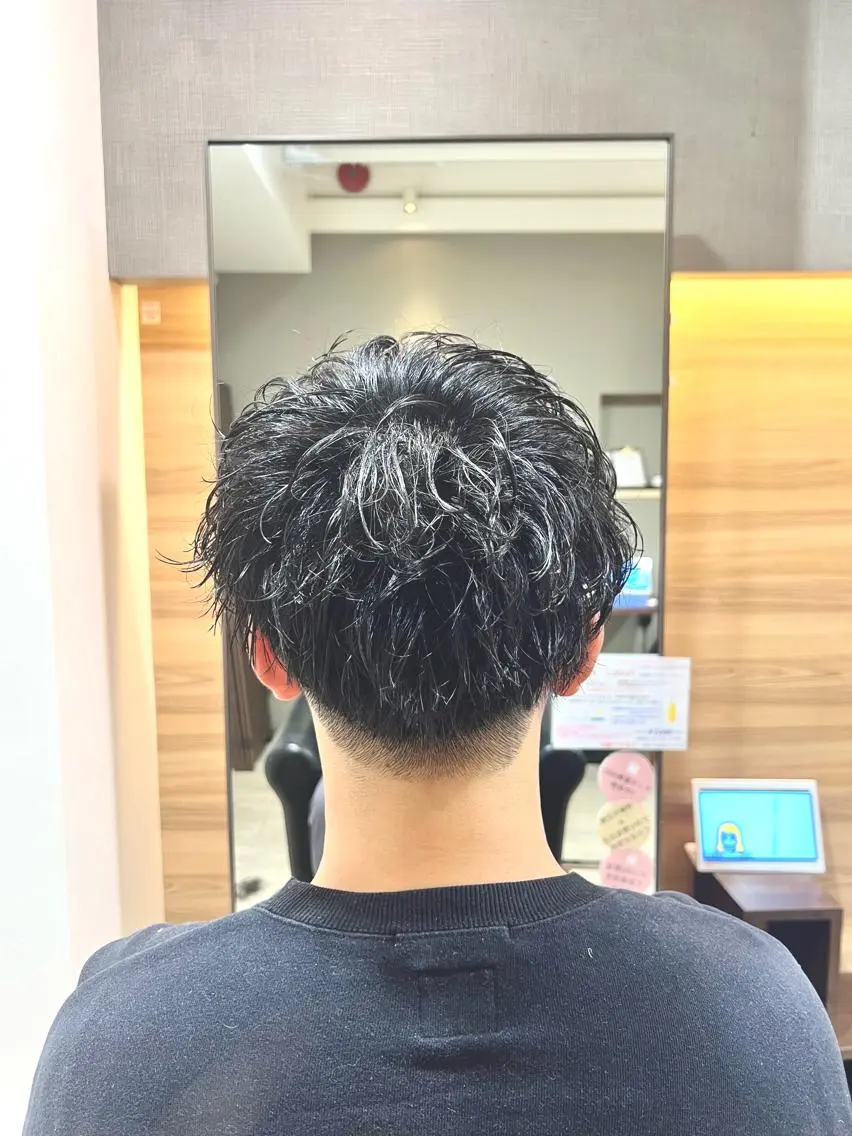 ショート パーマ メンズ 刈り上げ カット パーマ 心斎橋メンズサロン リベルテグリットのヘアスタイル