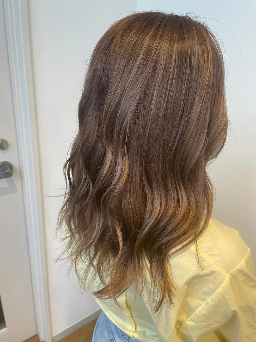 セミロング カラー パーマ ヘアアレンジ ヘアカラー トリートメント ハイトーンカラー🤍 山下 優華のヘアスタイル