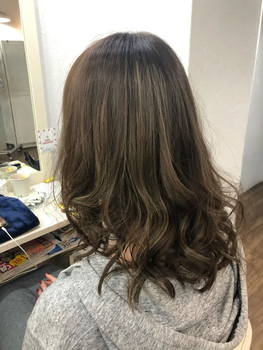 セミロング カラー 正木 彩音のヘアスタイル