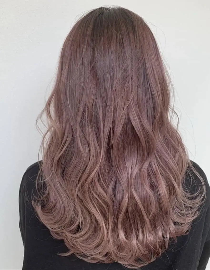 ロング ヘアカラー まつざき こはるのヘアスタイル