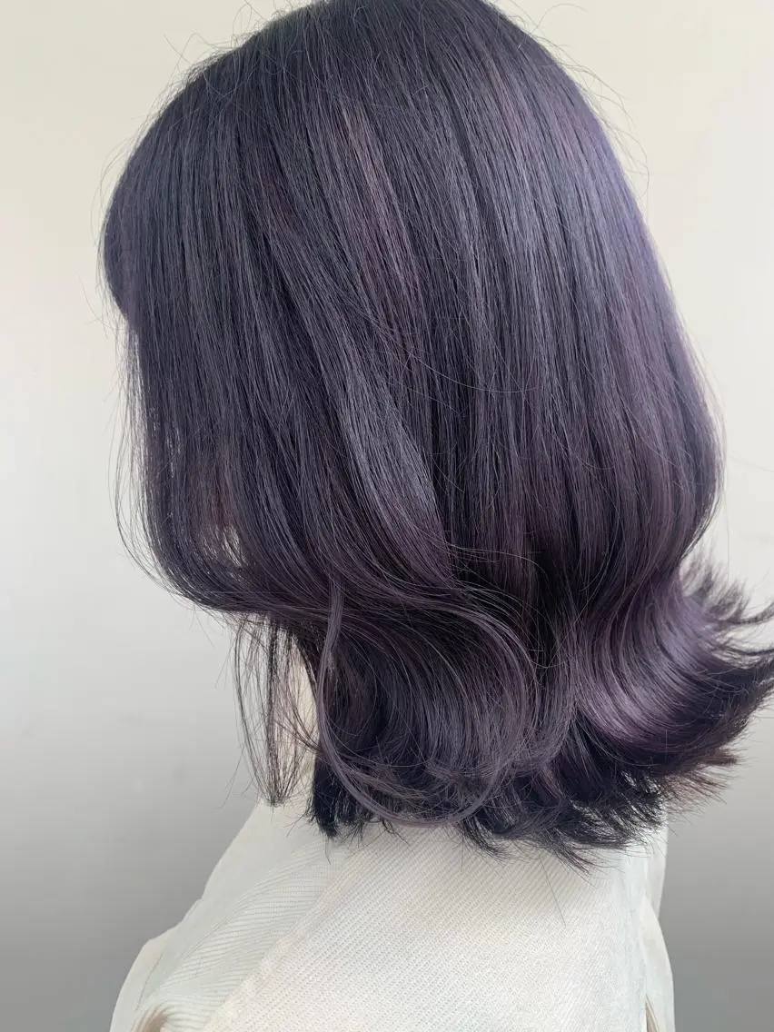 ミディアム カット ヘアカラー トリートメント ayaka 縮毛矯正レイヤーのヘアスタイル