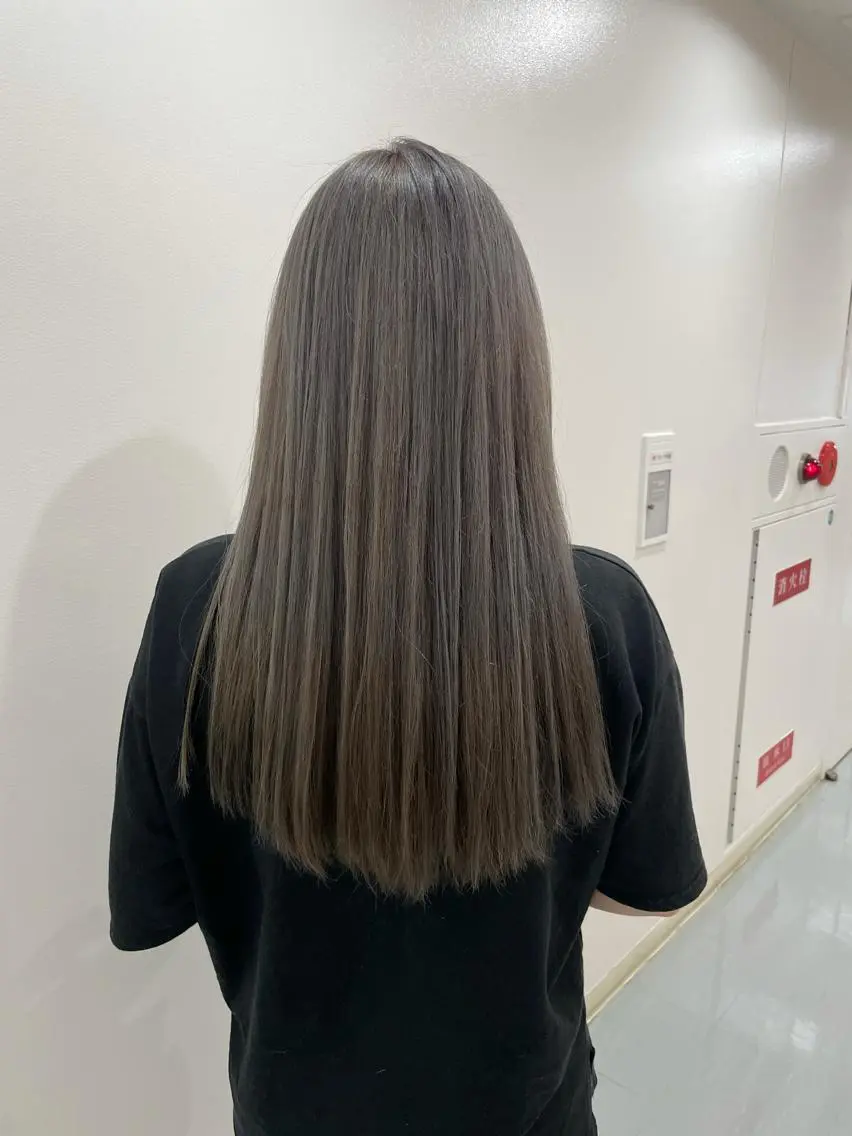 ロング カラー akane .のヘアスタイル