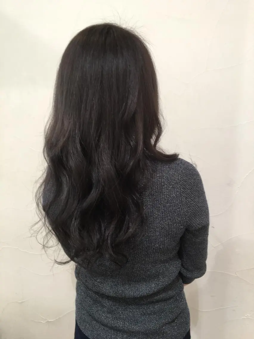 ロング カラー 乳井 悠香のヘアスタイル
