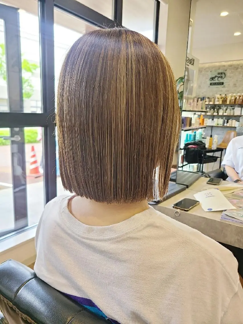 ミディアム カラー ハイライトカラー ボブ ハイライト カット トリートメント 関口 友菜のヘアスタイル