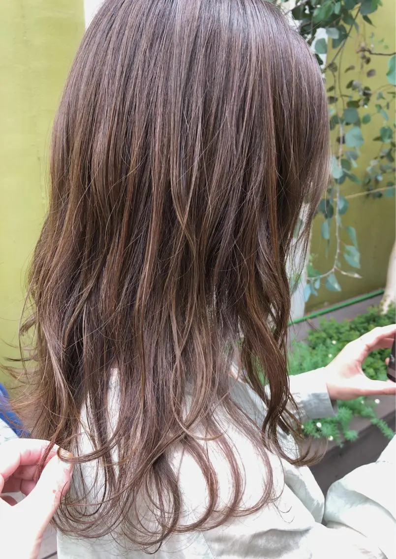 ミディアム カラー アッシュ ハイライトカラー ハイライト カット ヘアカラー 齋藤 咲のヘアスタイル
